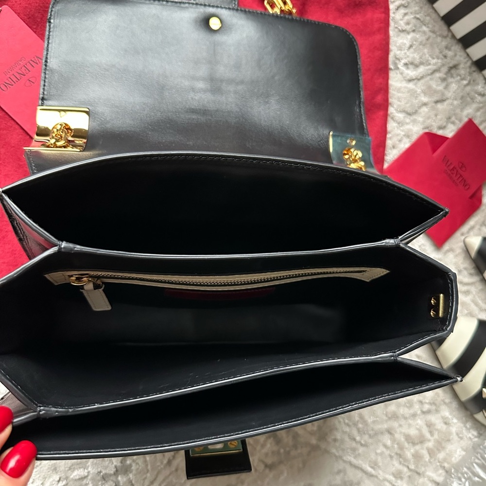 Valentino  Rockstud  Bag 🖤🤍 - Picture 15 of 16
